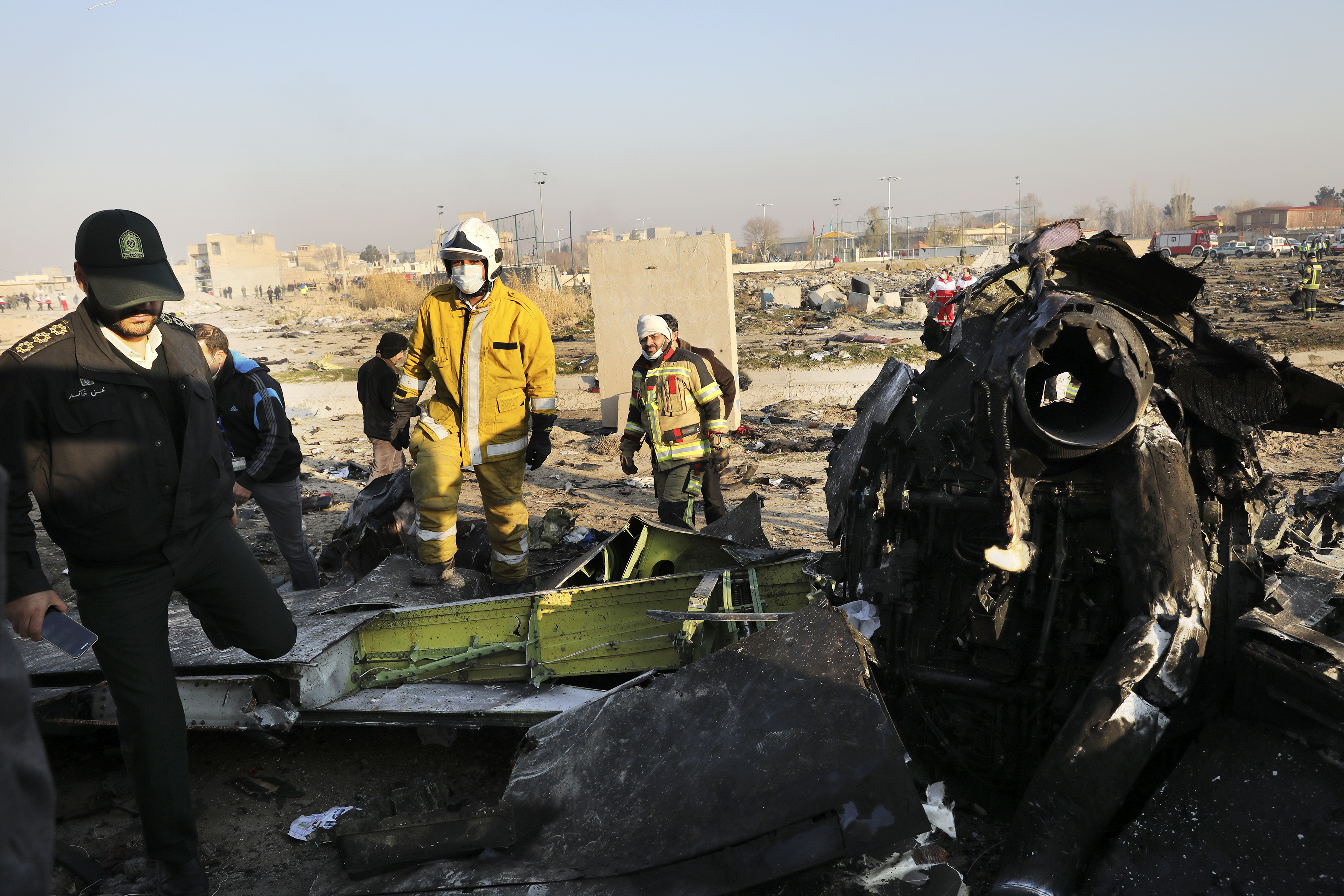 KK26 Teherán - Na snímke trosky na mieste pádu havarovaného lietadla  v Teheráne 8 . januára 2020. 