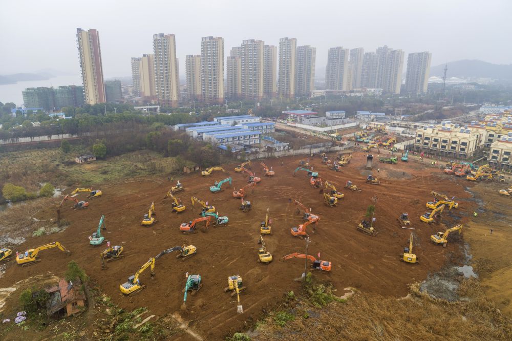 Stavba nemocnice vo Wu-chane napreduje rýchlo