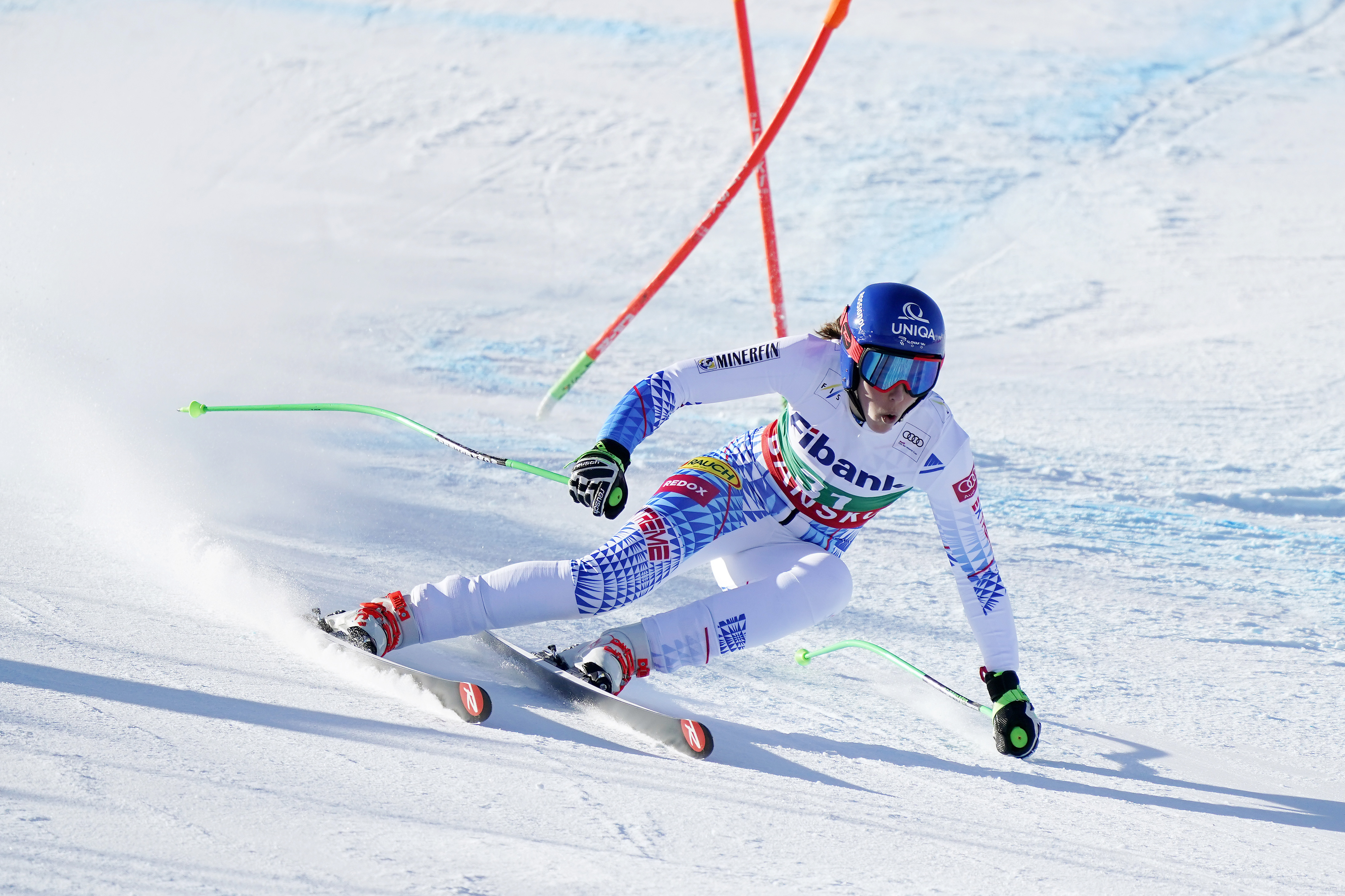 Na snímke slovenská reprezentantka Petra Vlhová na trati zjazdu žien v rámci Svetového pohára v alpskom lyžovaní v bulharskom Bansku 25. januára 2020. 