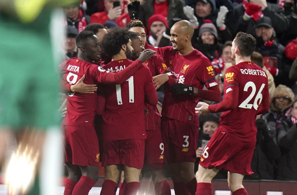 Radosť hráčov Liverpoolu po prvom góle do siete West Hamu