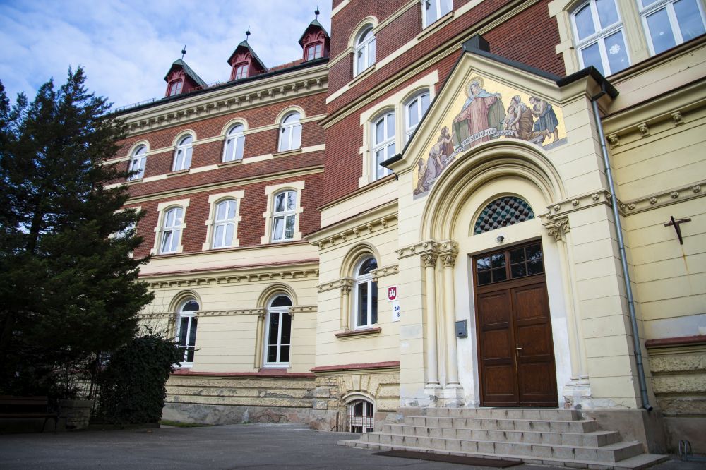 Bratislavské Staré Mesto pre nový koronavírus uzatvára preventívne od pondelka (9. 3.) Základnú školu (ZŠ) Hlboká