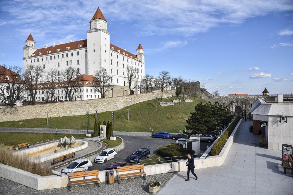 Na snímke pohľad na Bratislavský hrad