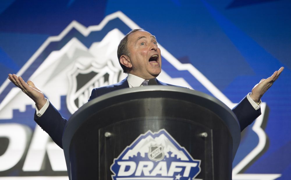Komisár NHL Gary Bettman otvára vstupný draft NHL 2019, archívna snímka