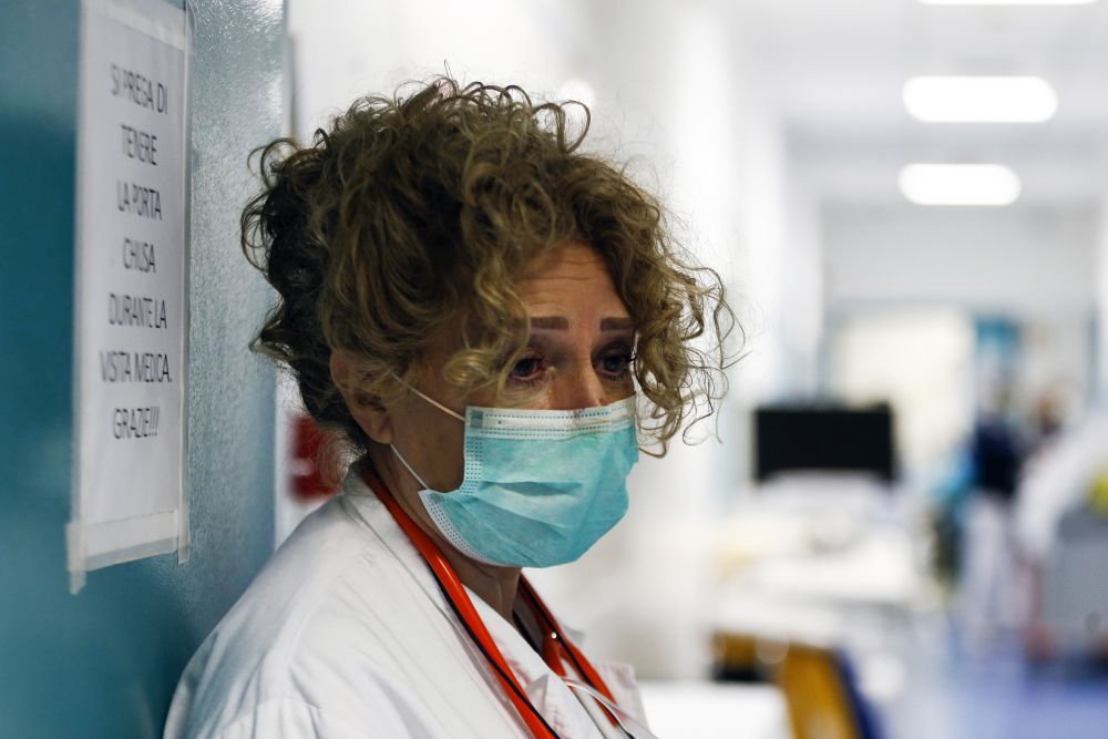 Zdravotná sestra pracuje v nemocnici Santo Spirito v Ríme, ilustračné foto