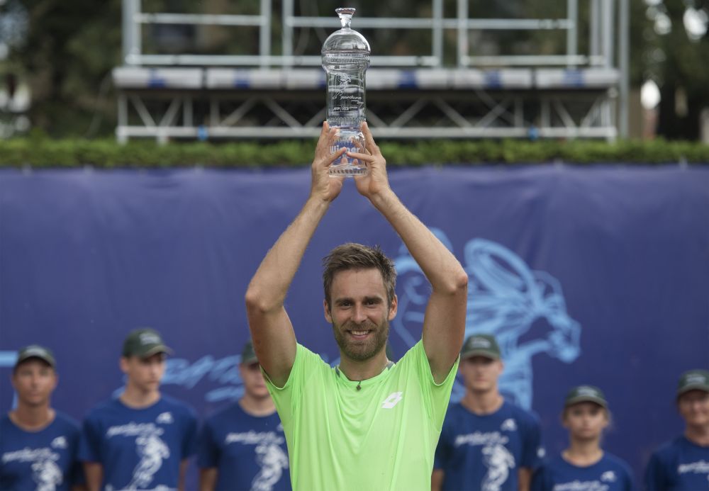 Na snímke domáci slovenský tenista Norbert Gombos pózuje s trofejou po zisku titulu v mužskej dvojhre na antukovom challengeri Bratislava Open v  Bratislave, 23. júna 2019.