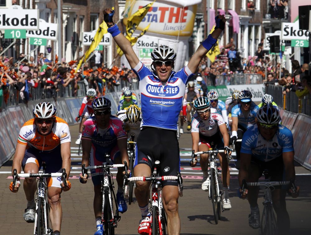 Belgičan Wouter Weylandt oslavuje víťazstvo v tretej etape Giro d´Itlaia v Middelburgu 10.mája 2010.