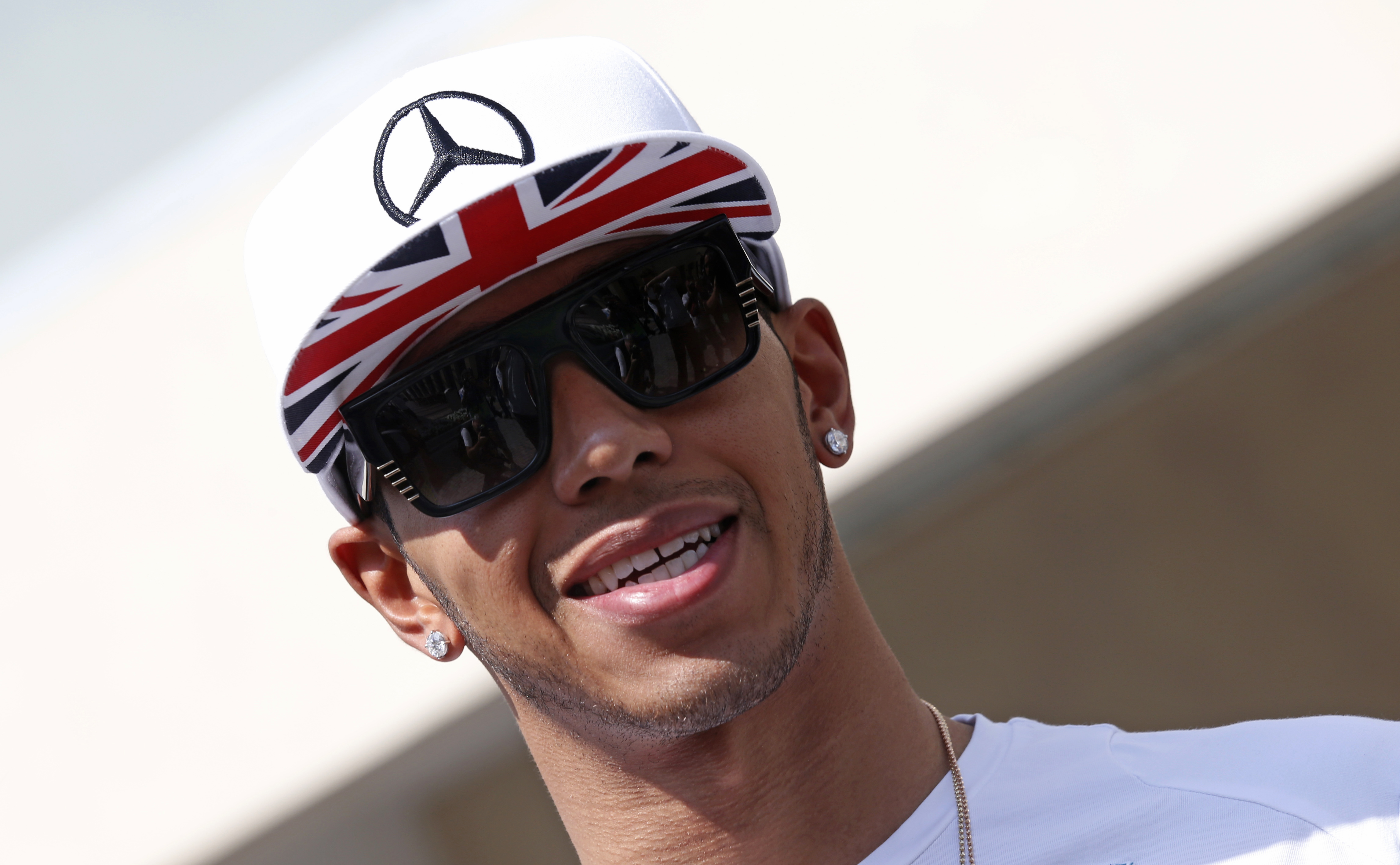 Britský jazdec tímu Mercedes Lewis Hamilton