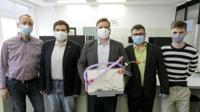 Pľúcny ventilátor mladých slovenských vedcov už môže zachraňovať životy: Začal sa vyrábať sériovo
