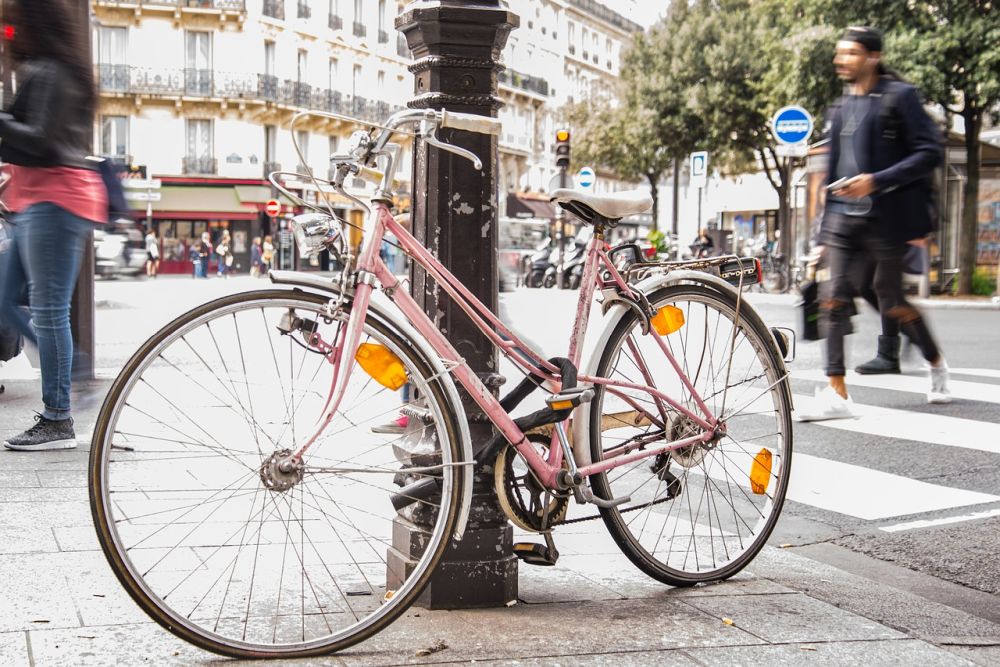 Bicykel v Paríži, ilustračná snímka.
