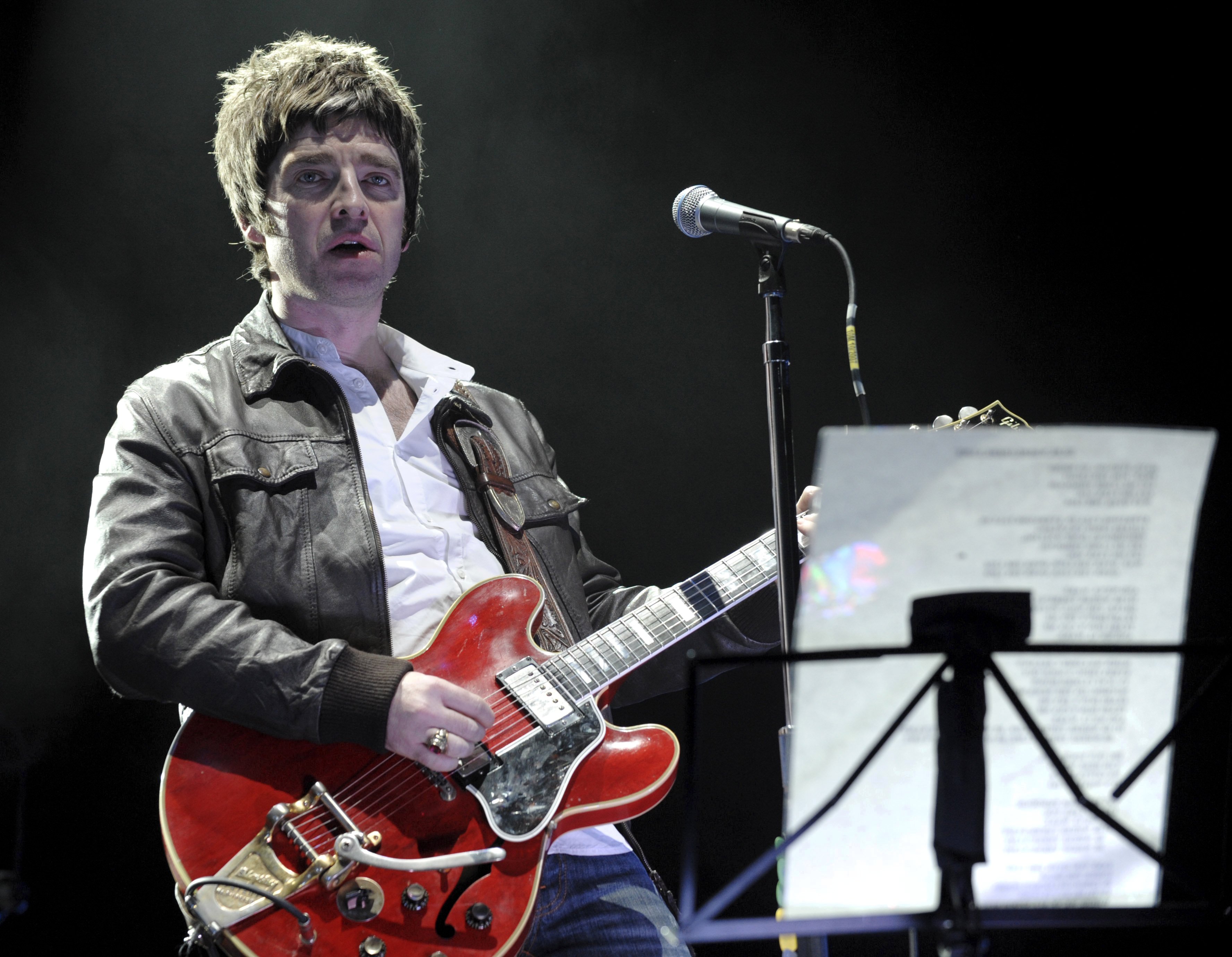 Na archívnej snímke britský spevák Noel Gallagher.