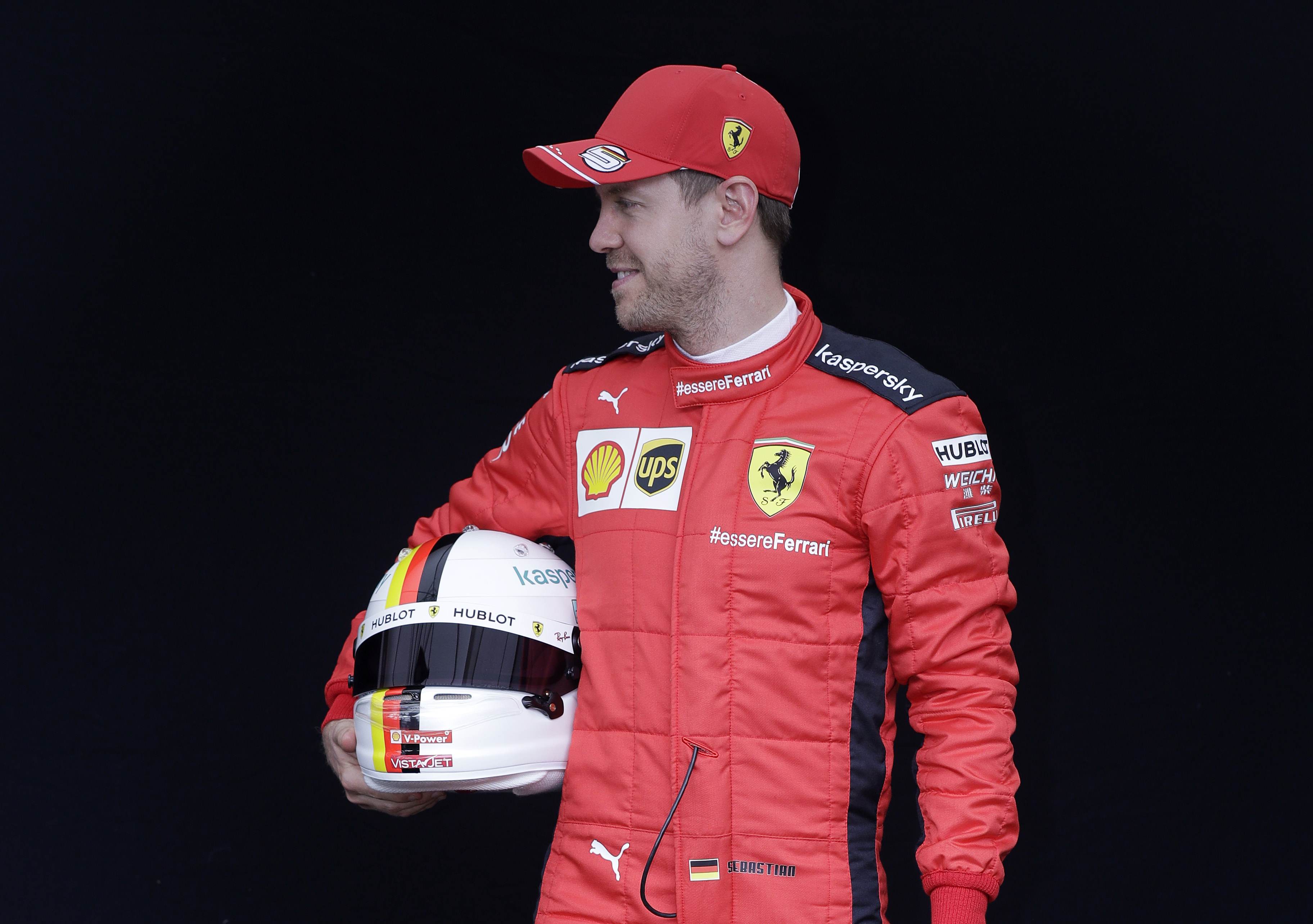 MIK 32 Melbourne - Nemecký pilot Formuly 1 Sebastian  Vettel  jazdiaci za tím Scuderia Ferrari pózuje pred Veľkou cenou Austrálie - Australian Grand Prix v Melbourne, v Austrálii, 12. marca 2020. 