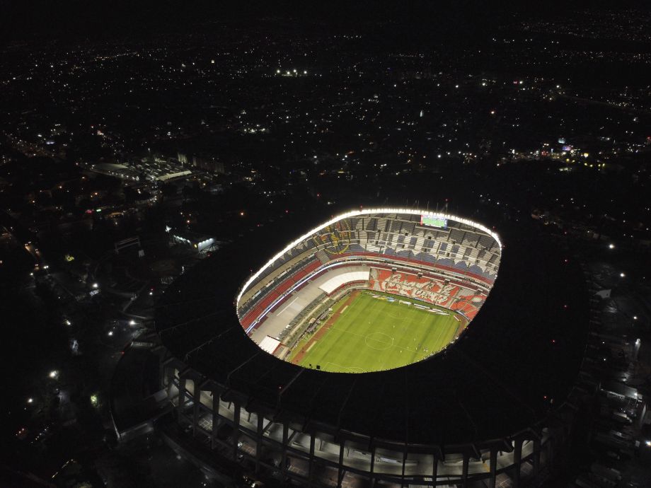 Na snímke pohľad na futbalový štadión Azteca počas zápasu mexickej futbalovej ligy Club América - Cruz Azul v Mexico City v nedeľu  15. marca 2020.