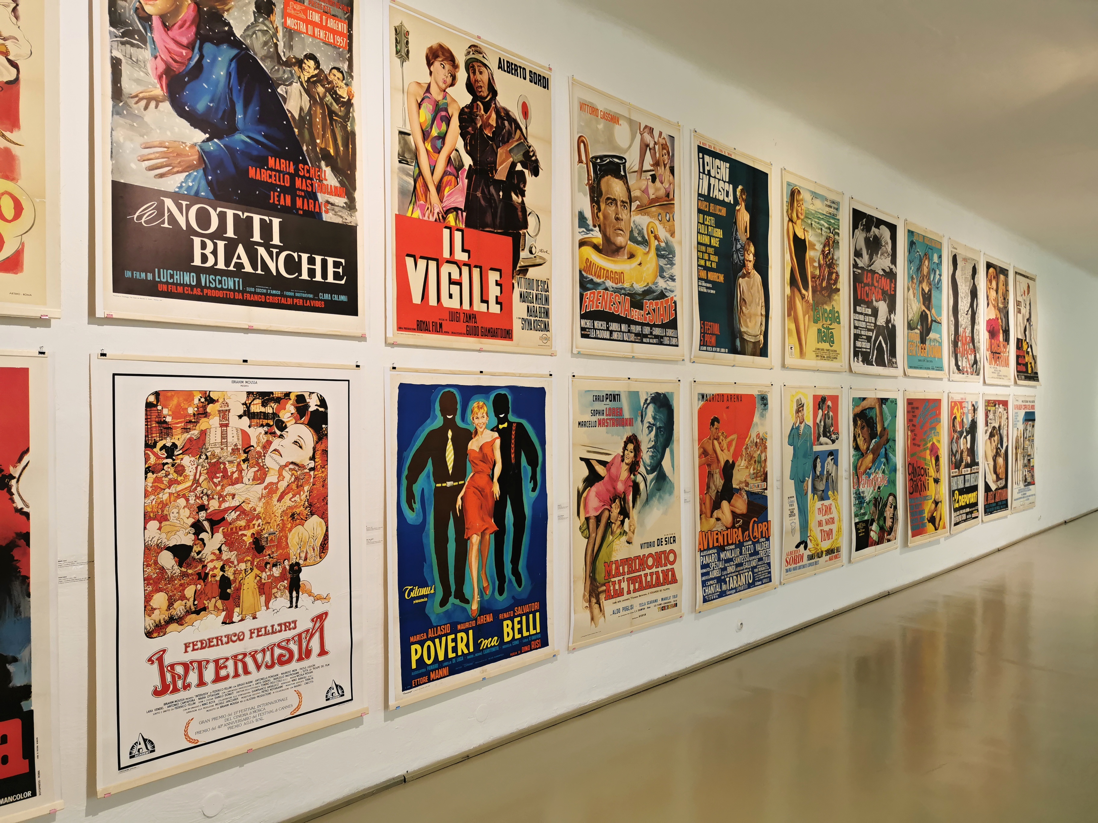 Na snímke vystavené filmové plagáty, letáky a fotosky počas výstavy v Považskej galérii umenia 22. mája 2020 v Žiline.
