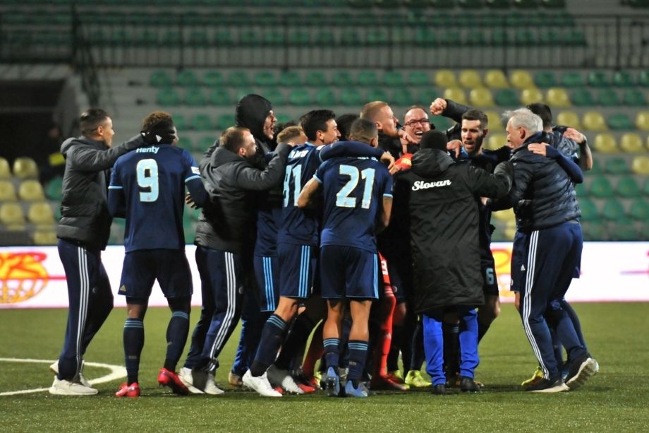 Na snímke radosť Slovana z víťazstva vo štvrťfinále futbalového Slovnaft Cupu AS Trenčín - ŠK Slovan Bratislava