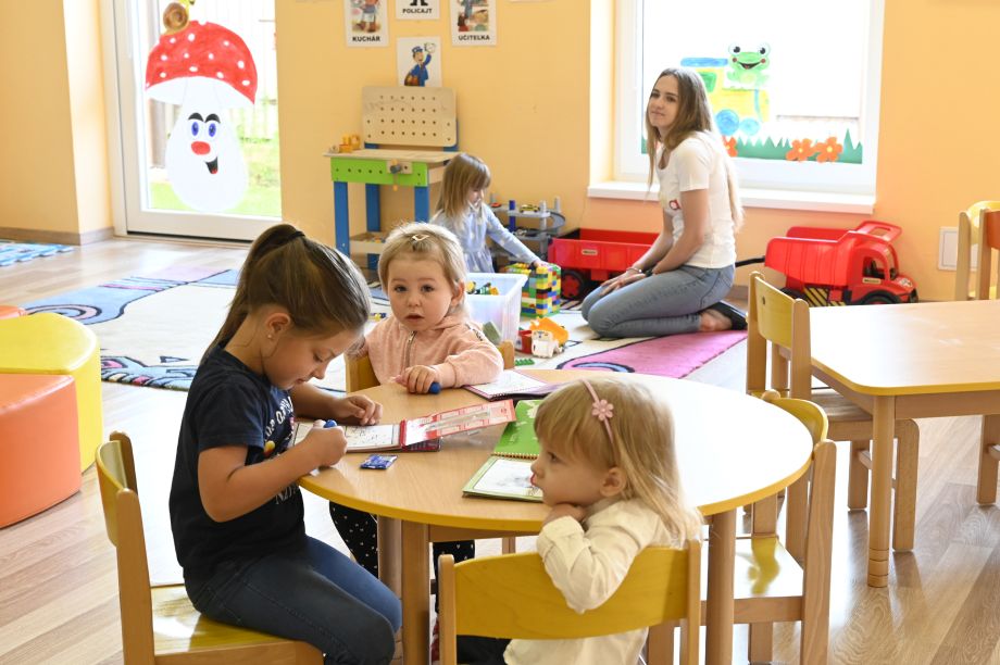 Na snímke škôlkári sa hrajú v súkromnej škôlke v Trenčianskych Stankovciach