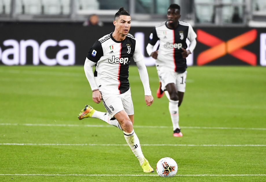 Na archívnej snímke z 8. marca 2020 futbalista Juventusu Turín Cristiano Ronaldo počas posledného zápasu Juventusu v talianskej Serie A pred koronavírusovou prestávkou.