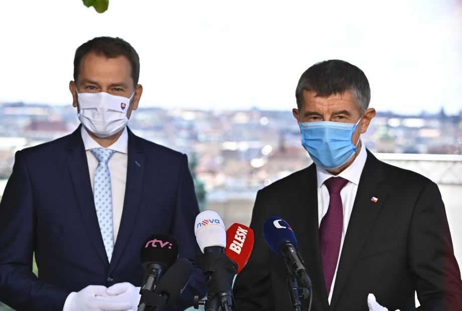 Predseda vlády SR Igor Matovič (vľavo) a český premiér Andrej Babiš