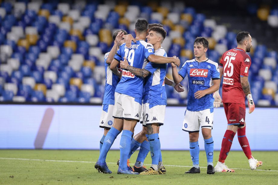 Radosť hráčov Neapola po postupe cez Inter Miláno do finále Talianskeho pohára