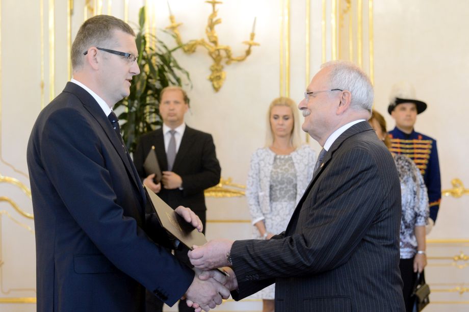 Na snímke bývalý prezident Ivan Gašparovič (vpravo) a Vladimír Sklenka