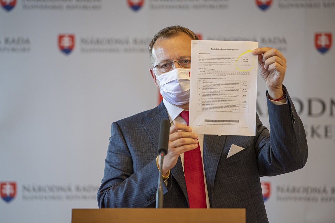 Na snímke predseda Národnej rady SR Boris Kollár počas brífingu ohľadom svojej diplomovej práce.