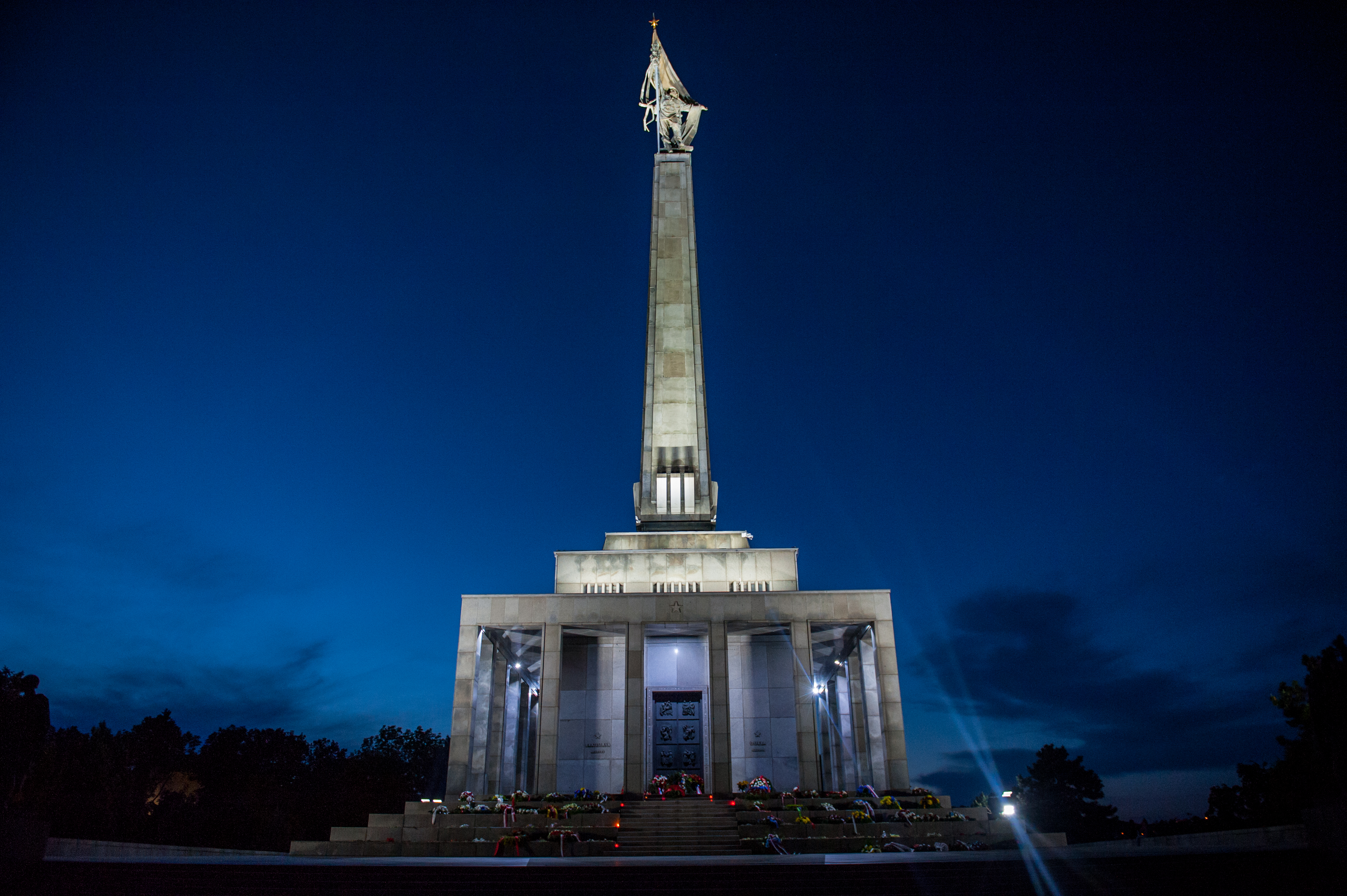 Jeden zo symbolov Bratislavy - vojnový pamätník Slavín.