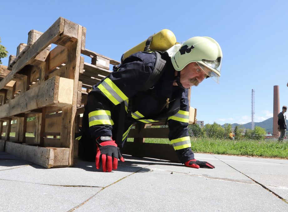 Členovia  dobrovoľných hasičských zborov (DHZ) Žarnovica a Hodruša-Hámre sa zúčastnili medzinárodnej súťaži Železný hasič