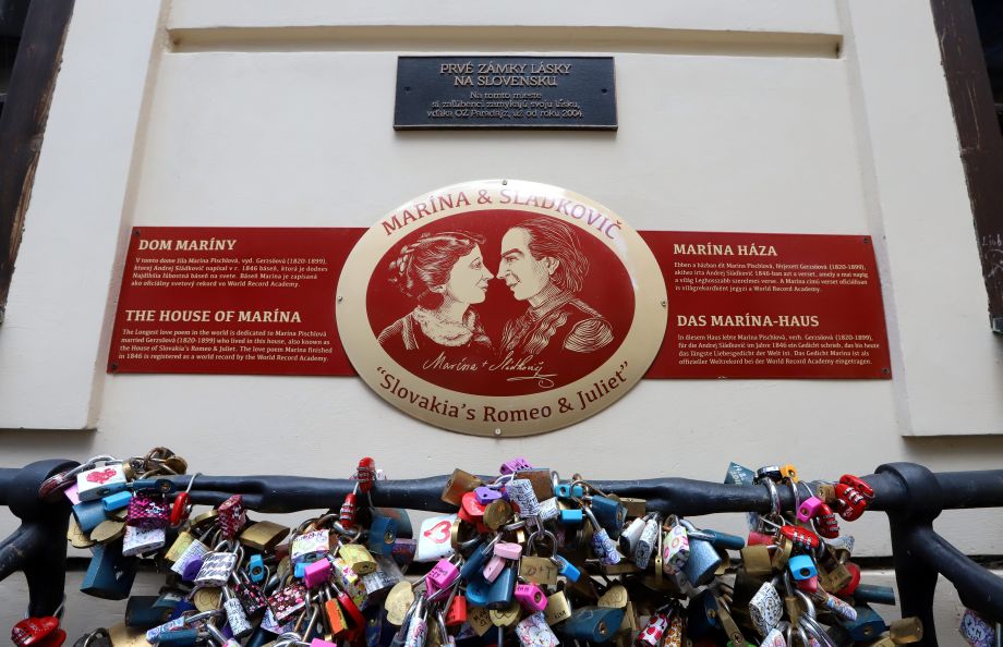 Na snímke rodný dom Maríny Sládkovičovej, kde je v súčasnosti zriadená známa Banka lásky v Banskej Štiavnici