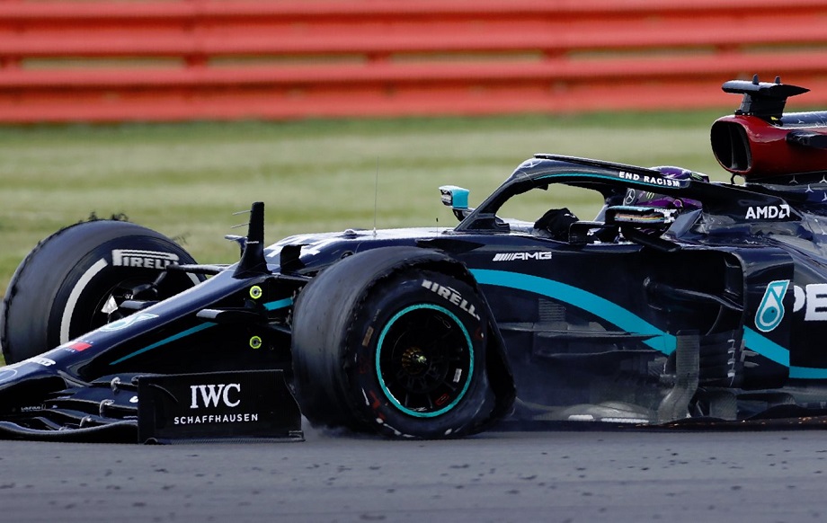 Lewis Hamilton v akcii.