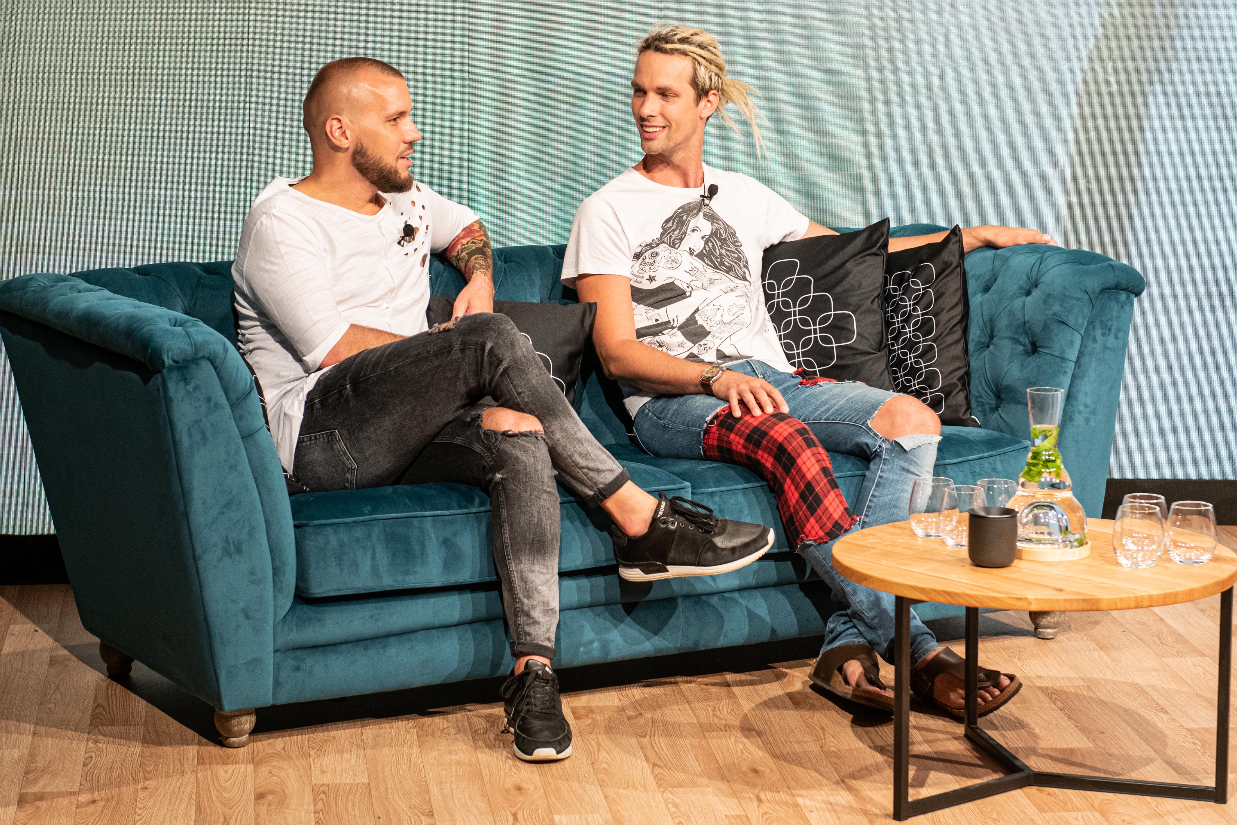 Michal Sabo a Laco Hudec Šubrt počas talkshow.