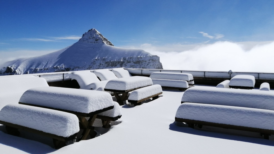 V lyžiarskom stredisku Les Diablerets vo Švajčiarsku napadlo pred pár dňami až 40 cm snehu.