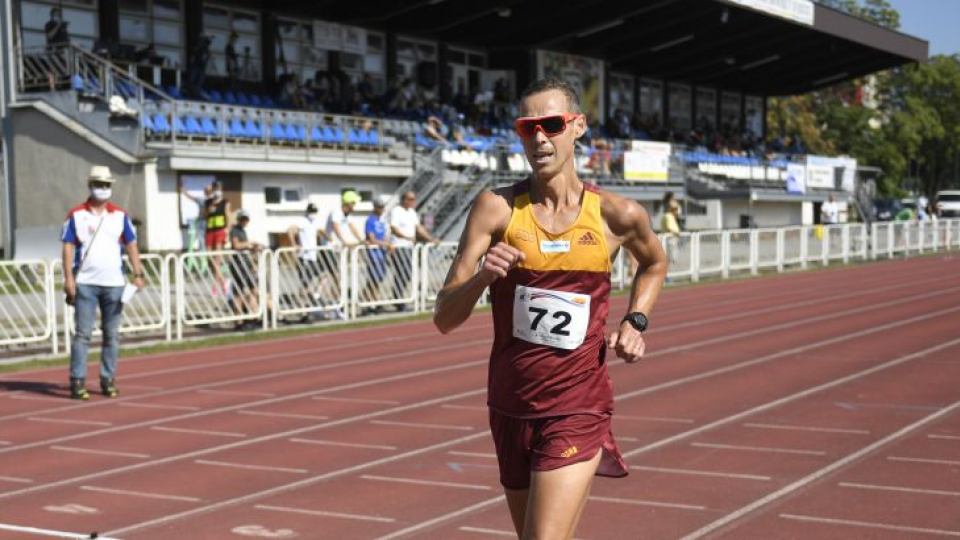Na snímke Matej Tóth (ŠK Dukla o. z. Banská Bystrica) počas chôdze na 5000 m.