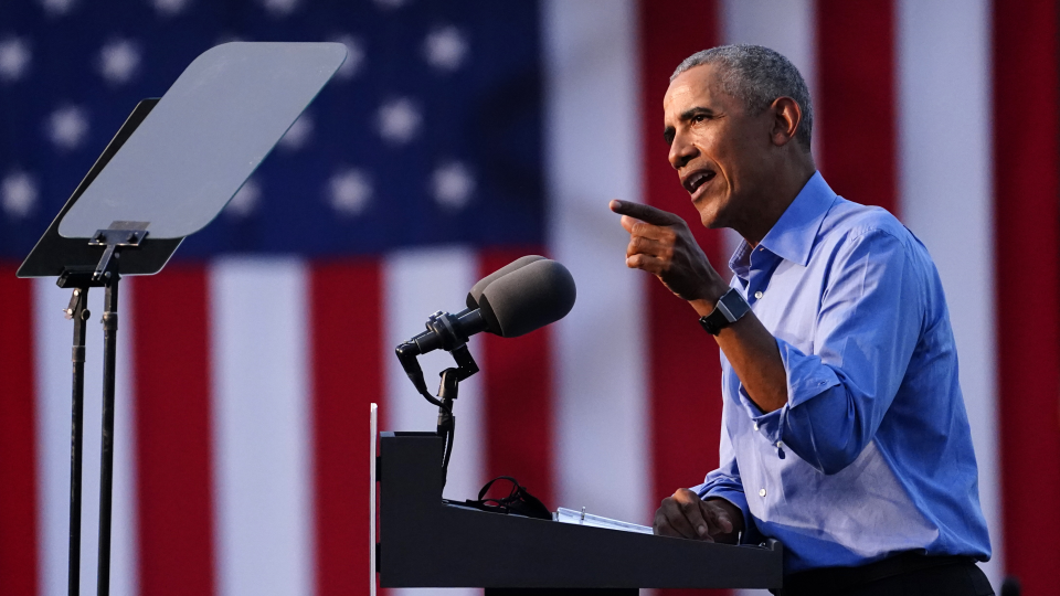 WA 4 Filadelfia - Bývalý americký prezident Barack Obama , ktorý prvýkrát vystúpil na predvolebnom mítingu na podporu demokratického prezidentského kandidáta Joea Bidena  vo Filadelfii v stredu 21. októbra 2020.