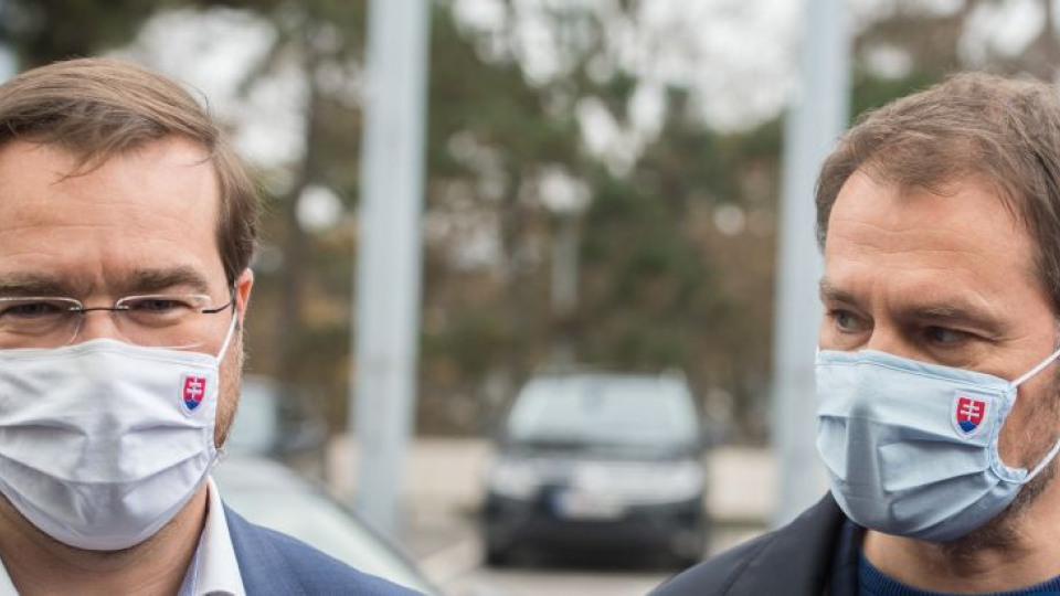 Na snímke vpravo premiér SR Igor Matovič (OĽaNO) a vľavo minister zdravotníctva SR Marek Krajčí (OĽaNO)