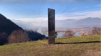 Ďalší záhadný monolit, ktorý sa objavil v Rumunsku, zmizol. A znova nik netuší ani ako, ani kam