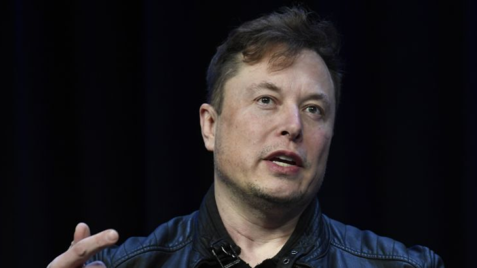 Na archívnej snímke z 9. marca 2020 výkonný riaditeľ spoločností Tesla a Space X Elon Musk