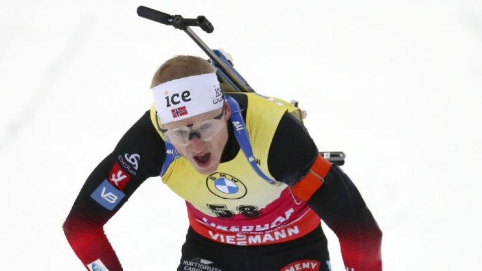 Nórsky biatlonista Johannes Thingnes Bö v cieli po víťazstve v šprinte na 10 km