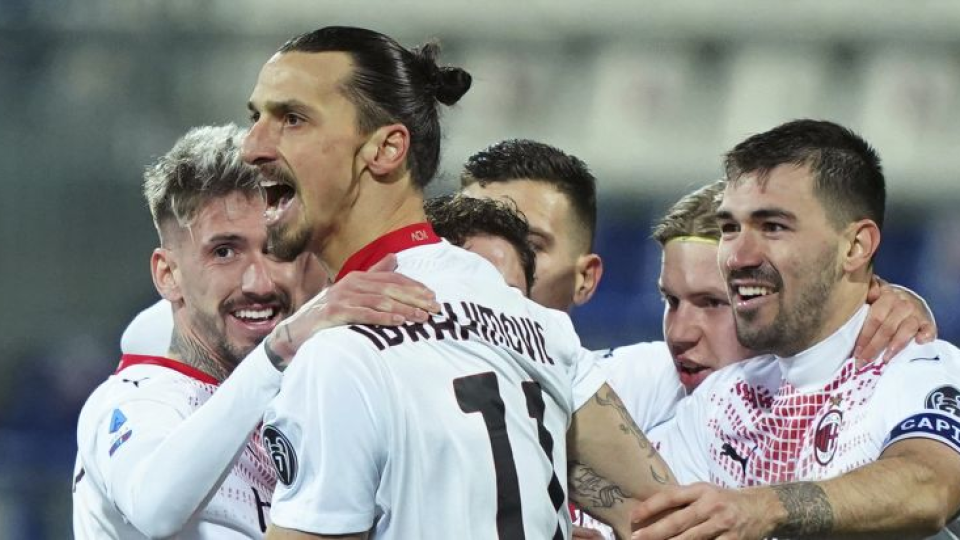 Radosť hráčov AC Milána na čele so Zlatanom Ibrahimovičom (v popredí)