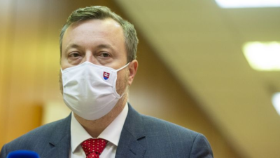 Minister Krajniak chce, aby si Slováci mohli vybrať vakcínu, ktorou budú zaočkovaní