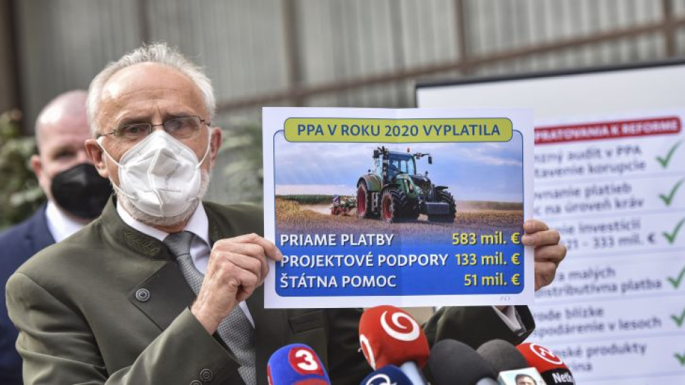 Na snímke minister pôdohospodárstva a rozvoja vidieka (MPRV) SR Ján Mičovský (OĽaNO)