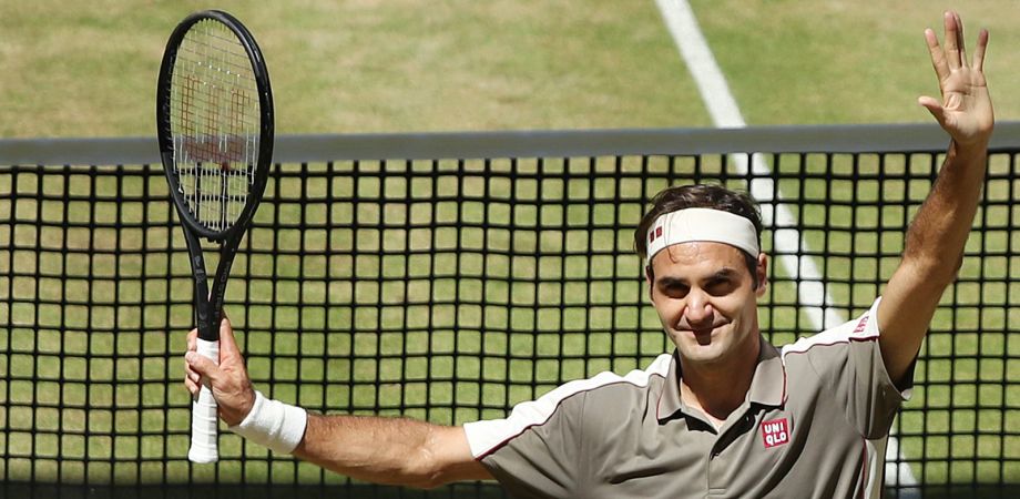 Švajčiarsky tenista Roger Federer sa teší po zisku titulu vo dvojhre mužov na tenisovom turnaji ATP v  Halle 23. júna 2019.