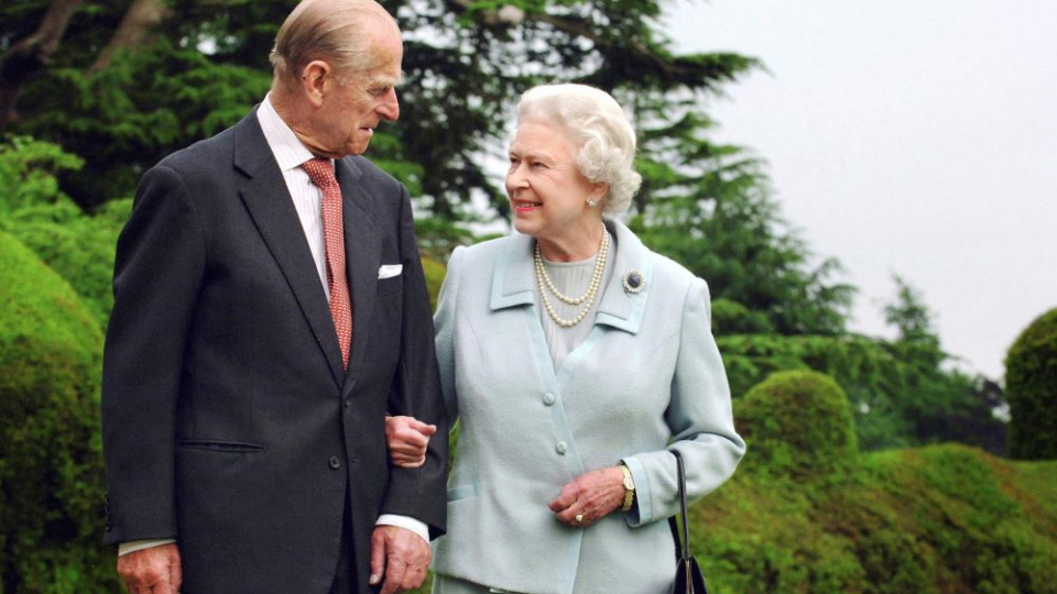 Nebohý princ Philip s kráľovnou Alžbetou II.