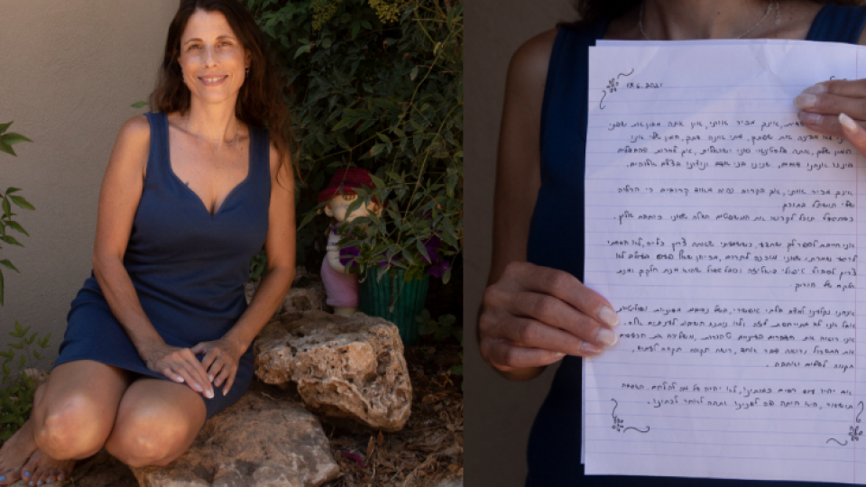 Izraelčanka Idit Harel Segal drží v ruke list, ktorý napísala príjemcovi jej obličky v arabčine.