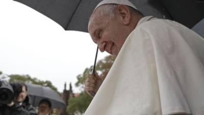 Pápež môže na Slovensku meniť program, ochranka musí na Luníku IX rátať s nečakaným pozvaním