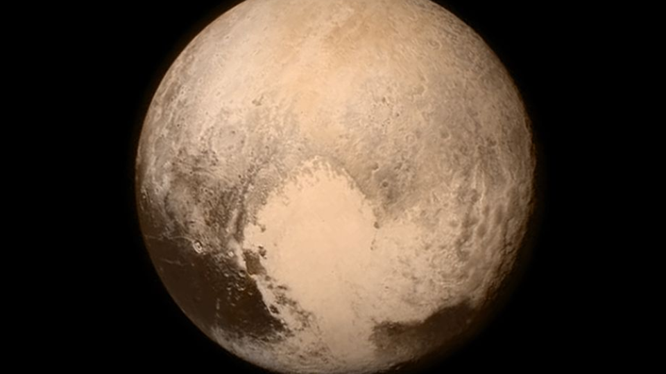 Pluto je chladným, ale mimoriadne zaujímavým svetom