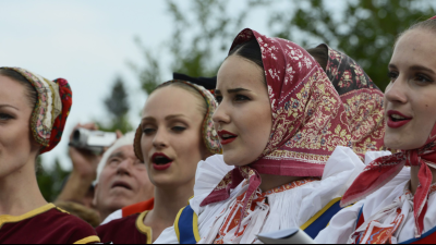 Ľudia nosia aj poľské vzory, nevedia rozlišovať, čo je naše a čo zahraničné, vraví folklórna tanečníčka