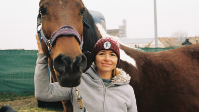 Eva zachraňuje kone a psy, ktoré ich majitelia pošlú na smrť: Majú v sebe viac lásky, ako viem povedať