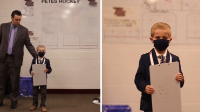 VIDEO: Šesťročný tréner doviedol hokejový tím k víťazstvu. Jeho sebavedomý prejav sa stal na webe hitom