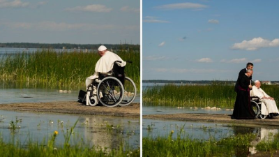 FOTO: Pápež na vozíčku sa modlil pri posvätnom jazere. Zaspomínal si na časy, keď bol chlapcom