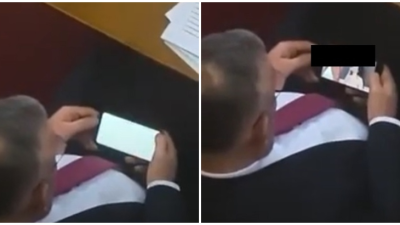 FOTO: Dlhoročný poslanec pozeral porno počas zasadnutia parlamentu. Púšťal si ho na mobile
