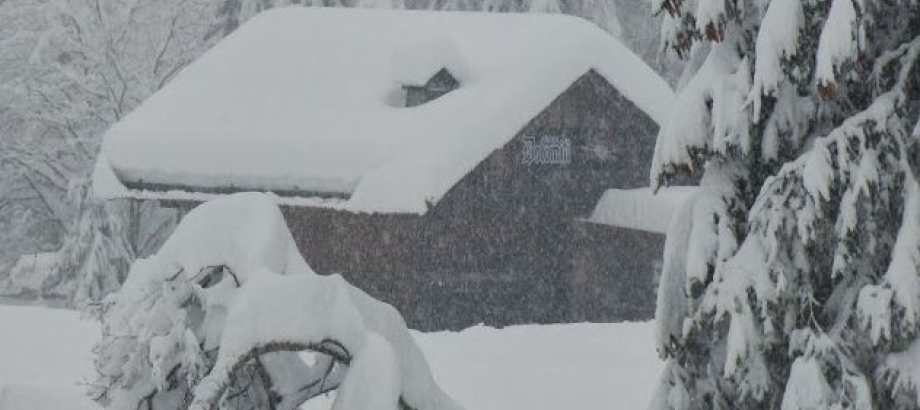 Ráno sa Alpy zobudili do 250 cm nového snehu